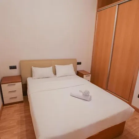 Duplex En Calle Carreteria 아파트 말라가