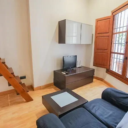 Duplex En Calle Carreteria 아파트 말라가